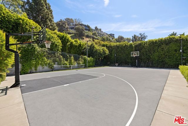 1214 Coldwater Canyon Drive, Beverly Hills CA: https://media.crmls.org/mediaz/a0b27d7a-852d-4bb9-8261-0675b29eee49.jpg