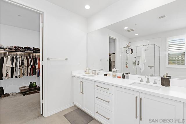 1091 Camino Cantera S, Chula Vista CA: https://media.crmls.org/mediaz/a0b2e289-69e2-4145-8bb3-4cf970c0df23.jpg