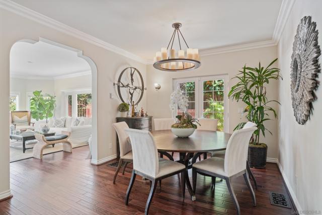 7824 Exchange Pl, La Jolla CA: https://media.crmls.org/mediaz/a0b31c11-da0f-4f2c-973a-c1cc3affdb16.jpg