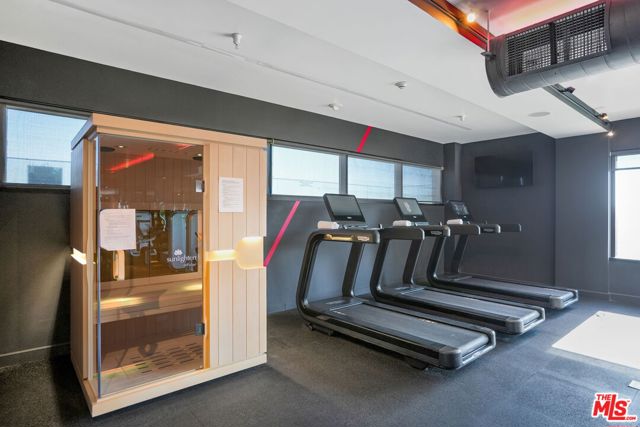 6250 Hollywood Boulevard, Los Angeles CA: https://media.crmls.org/mediaz/a0b34ab2-42cc-454b-a623-b8f572481f74.jpg