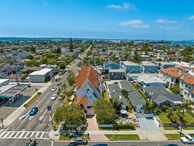 374 Orange Avenue, Coronado CA: https://media.crmls.org/mediaz/a0b34d1a-42a3-4b91-ba76-8ae348ef0d59.jpg