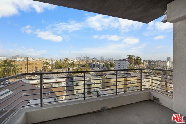 900 S Kenmore Avenue, Los Angeles CA: https://media.crmls.org/mediaz/a0b3a5bb-1c3f-4420-8eac-014295fb2b16.jpg