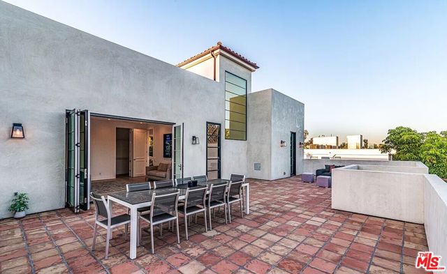 12509 W Sunset Boulevard, Los Angeles CA: https://media.crmls.org/mediaz/a0b3a745-98c8-44df-9fd9-510fc7c65020.jpg