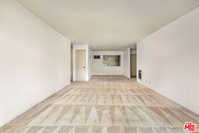 8400 De Longpre Avenue, West Hollywood CA: https://media.crmls.org/mediaz/a0b3c1cb-3dc1-4795-86e0-ce63f059bd73.jpg