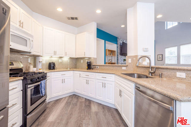 29266 Pilgrim Court, Valencia CA: https://media.crmls.org/mediaz/a0b40b11-276c-4899-91a3-9fbb729b427b.jpg
