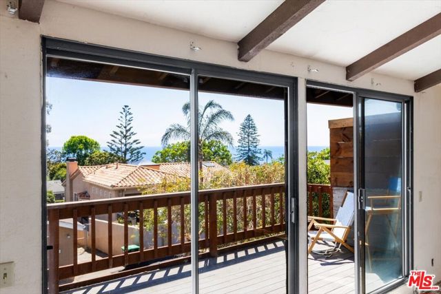 11 S Callecita, Laguna Beach CA: https://media.crmls.org/mediaz/a0b51b65-6a59-416c-a89d-fe441c93966f.jpg