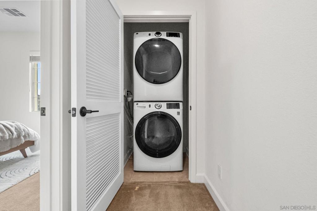 https://media.crmls.org/mediaz/a0b5740b-4a6a-435b-b26f-308b34cf9aec.jpg?preset=X-Large