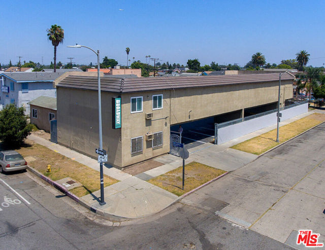 241 W 105th Street, Los Angeles CA: https://media.crmls.org/mediaz/a0b601f3-9c70-4637-92e0-f5a1cea6a1ac.jpg