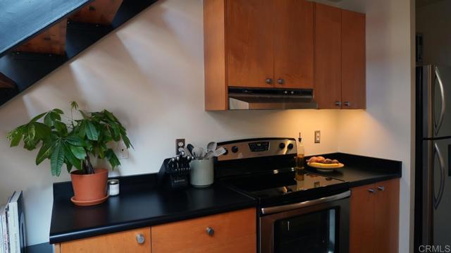Detail Gallery Image 5 of 19 For 1250 Powell St #10,  Emeryville,  CA 94608 - 1 Beds | 1/1 Baths
