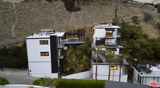 1788 N Orange Grove Avenue, Los Angeles CA: https://media.crmls.org/mediaz/a0b8d07b-04bc-4c34-8ac1-9d31299ceb97.jpg