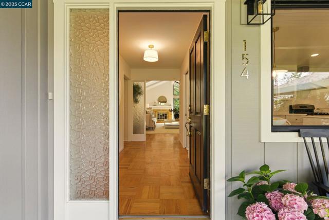 154 Selborne Way, Moraga CA: https://media.crmls.org/mediaz/a0b8fbf9-201e-45d3-9f21-afd1b457b3be.jpg