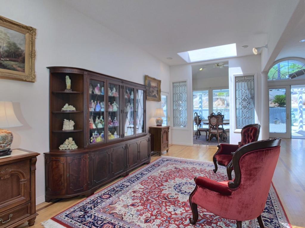 MLS #250034393SD img 17