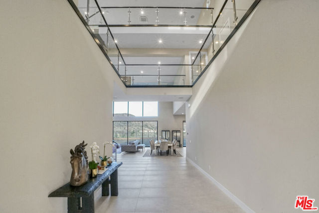 11848 N Hillsborough Lane, Porter Ranch CA: https://media.crmls.org/mediaz/a0bac1b9-cb40-40c0-838c-e6e570b2bf41.jpg