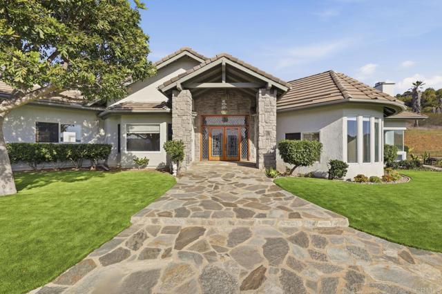 Detail Gallery Image 7 of 56 For 6802 Pakama Ln, Vista,  CA 92084 - 4 Beds | 4 Baths