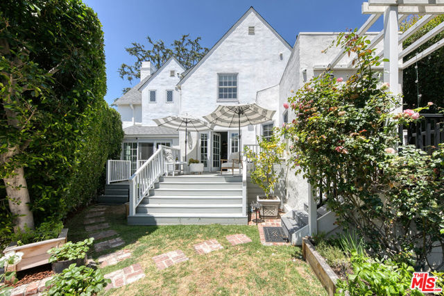 10736 Le Conte Avenue, Los Angeles CA: https://media.crmls.org/mediaz/a0bb9193-b97f-4984-a37e-03411f1ec0f9.jpg