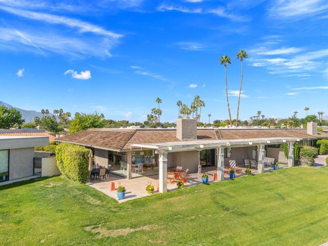 6 Barnard Court, Rancho Mirage CA: https://media.crmls.org/mediaz/a0bbb056-7837-41ef-97f1-107f1e7bf53f.jpg