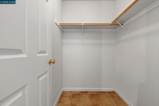Image 25 of 60 For 868 Deer Spring Cir
