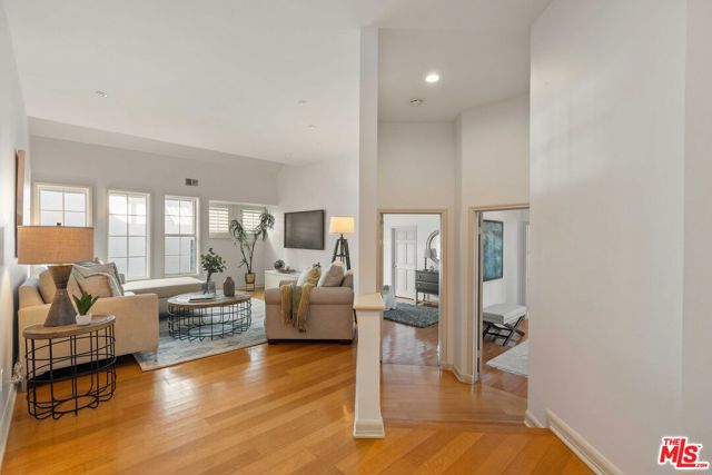 134 Roma Court, Marina del Rey CA: https://media.crmls.org/mediaz/a0bc36fd-ce97-4299-951e-0e36d5f36981.jpg