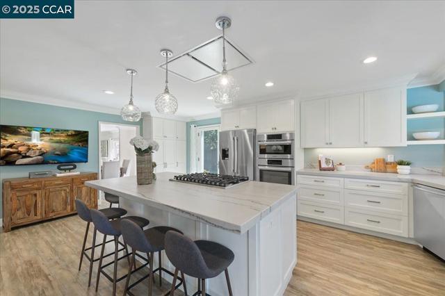 9461 Thunderbird Pl, San Ramon CA: https://media.crmls.org/mediaz/a0bc7422-2e51-4638-b2ec-c9291a607169.jpg