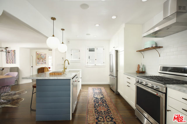 6749 Whitley Terrace, Los Angeles CA: https://media.crmls.org/mediaz/a0bcf074-813f-42f3-8772-c42e92904733.jpg