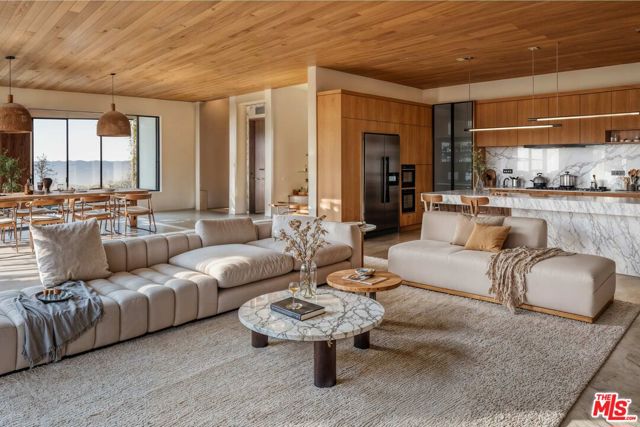 1510 N Tigertail Road, Los Angeles CA: https://media.crmls.org/mediaz/a0bdeb55-3261-4fa5-8c00-7deacded4524.jpg