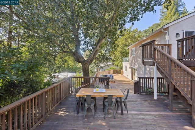 40 Las Palomas, Orinda CA: https://media.crmls.org/mediaz/a0bf3513-d46d-4e70-93d3-27cf9da21e66.jpg