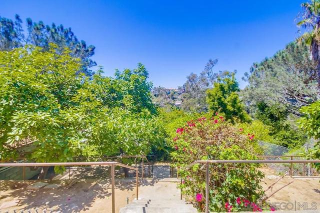 2854 ALBATROSS ST, San Diego CA: https://media.crmls.org/mediaz/a0bf5212-cbc4-4cbe-a26d-5a3b874e0e65.jpg