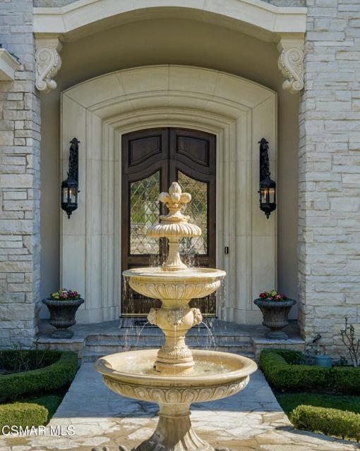 240 W Stafford Road, Thousand Oaks CA: https://media.crmls.org/mediaz/a0bfaf92-b63b-48f2-a7fd-281c03bcc26b.jpg