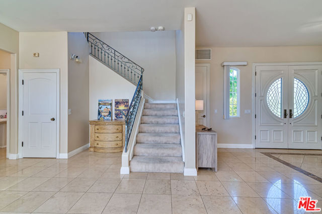 1008 Harbor Crossing Lane, Marina del Rey CA: https://media.crmls.org/mediaz/a0bfe225-1891-4d21-8fa0-cee20ffe1f06.jpg