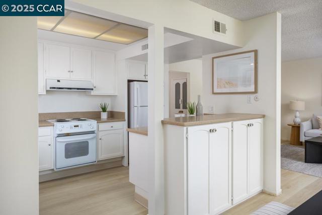 1349 Running Springs Rd, Walnut Creek CA: https://media.crmls.org/mediaz/a0c02af7-f712-4702-861f-e7b2b5bd5aa6.jpg