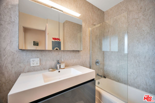 380 Tamarac Drive, Pasadena CA: https://media.crmls.org/mediaz/a0c15487-8580-4102-93af-c1e54279d9c3.jpg
