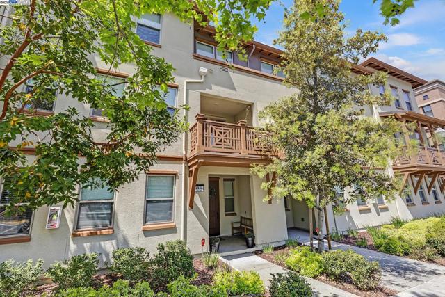 2683 5Th St, Alameda CA: https://media.crmls.org/mediaz/a0c289f3-fe42-4627-bc67-5bf2c41f0fab.jpg