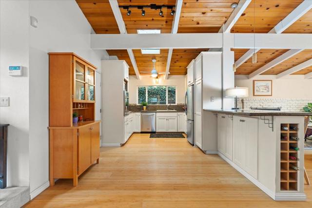 640 Rio Del Mar Boulevard, Aptos CA: https://media.crmls.org/mediaz/a0c29b77-baec-4340-9314-43fe418850b1.jpg