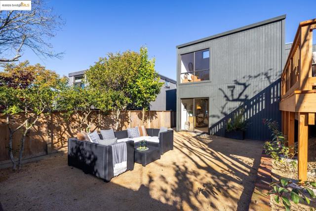 568 Vistamont Ave, Berkeley CA: https://media.crmls.org/mediaz/a0c2d937-7224-4848-abd4-24f98c5b7ba7.jpg