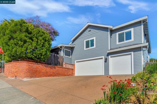 300 Saint Augustine Ct, Benicia CA: https://media.crmls.org/mediaz/a0c347f3-f9ea-4eba-b924-e9a13f28b2f6.jpg