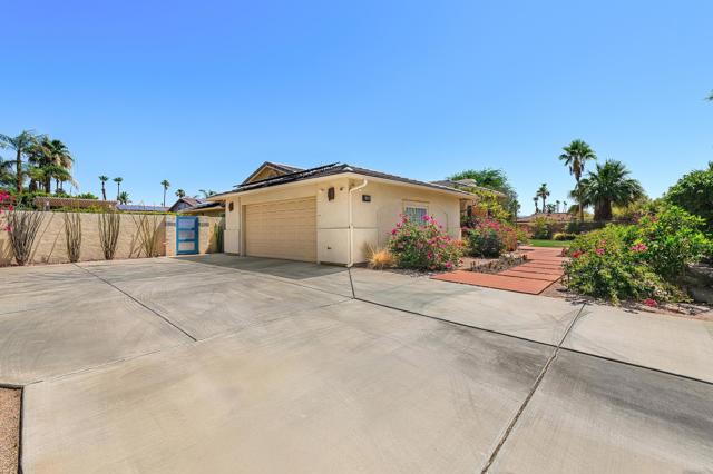 1360 E Vista Chino, Palm Springs CA: https://media.crmls.org/mediaz/a0c356f5-f6d5-43dd-8dc4-40c0d058510e.jpg
