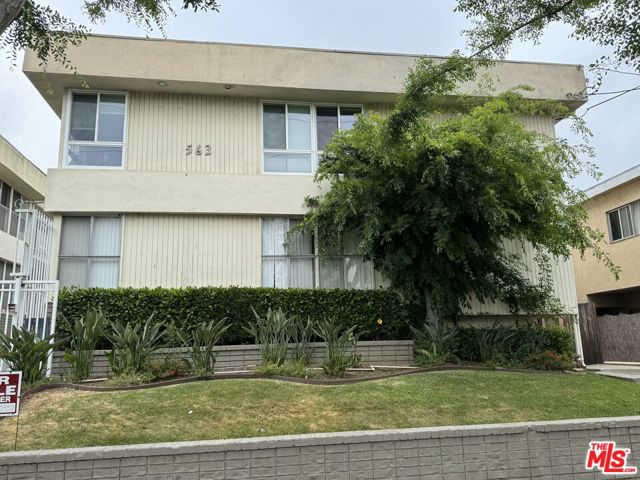563 E Hazel Street, Inglewood CA: https://media.crmls.org/mediaz/a0c4478e-8d17-4b44-8fbc-ddb8fba9e58d.jpg