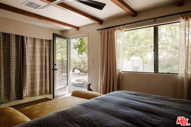 11051 Pinon Avenue, Morongo Valley CA: https://media.crmls.org/mediaz/a0c4f32e-99b2-41e8-b035-f373b3100450.jpg