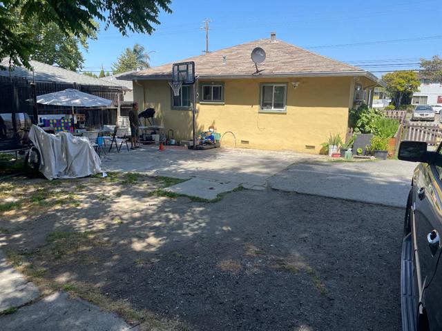 1085 N 4th Street, San Jose CA: https://media.crmls.org/mediaz/a0c54f2c-c2f8-44e6-a848-f6baeaebc77f.jpg