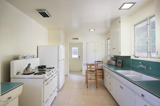 Detail Gallery Image 15 of 45 For 1331 El Mirador Dr, Pasadena,  CA 91103 - 2 Beds | 2 Baths