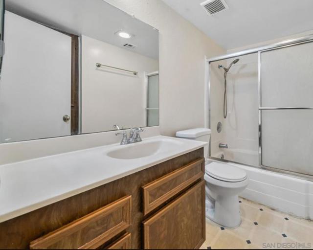 1321 Oakdale Ave, El Cajon CA: https://media.crmls.org/mediaz/a0c594a6-db80-4875-916d-611a3a3a290d.jpg