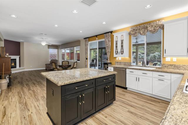 Detail Gallery Image 15 of 65 For 23860 Hollingsworth Dr, Murrieta,  CA 92562 - 4 Beds | 4 Baths