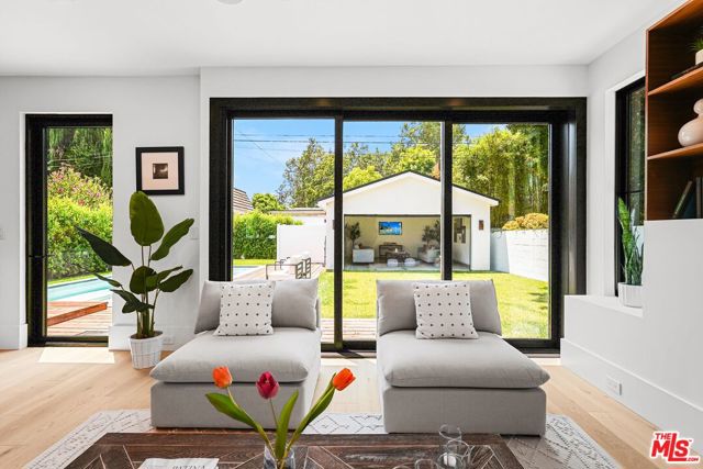 4153 Vantage Avenue, Studio City CA: https://media.crmls.org/mediaz/a0c678cd-157f-4d20-b539-7278999c8e47.jpg