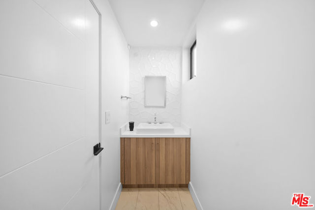 733 N Gramercy Place, Los Angeles CA: https://media.crmls.org/mediaz/a0c73eb7-9158-44f2-bf1a-814a30184ba4.jpg