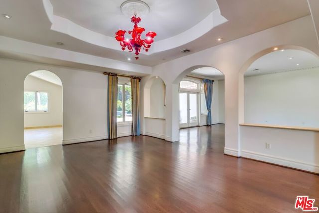 114 S Layton Drive, Los Angeles CA: https://media.crmls.org/mediaz/a0c8bfe5-ca3d-446e-8e39-1f443ea6c8a0.jpg