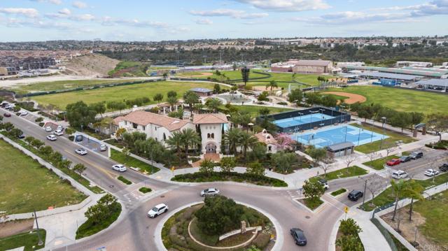 Detail Gallery Image 2 of 41 For 1683 Kincaid Ave, Chula Vista,  CA 91913 - 4 Beds | 4 Baths