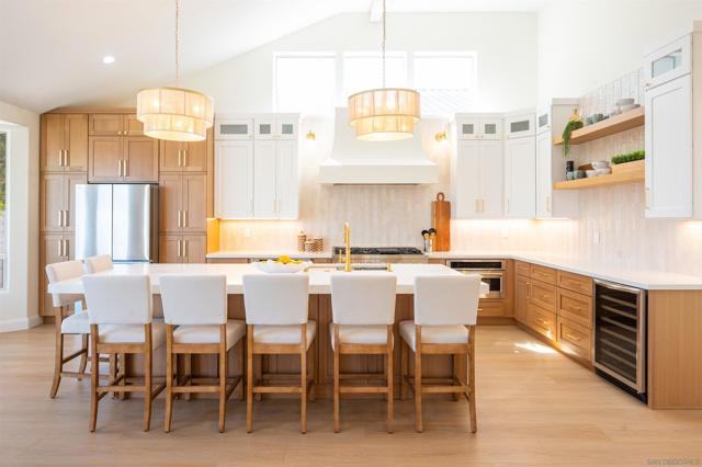 11475 Eastridge Pl, San Diego CA: https://media.crmls.org/mediaz/a0c9356b-1652-4cee-957f-071309321225.jpg
