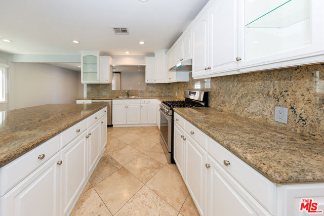 4503 Vesper, Sherman Oaks CA: https://media.crmls.org/mediaz/a0c96f60-84a4-4e5c-83c3-985fc228ac81.jpg