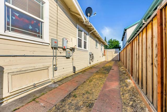 2452 Humboldt Avenue, Oakland CA: https://media.crmls.org/mediaz/a0c97395-57c9-431a-855f-33aa4080943e.jpg