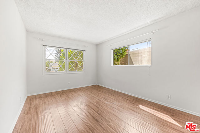 5013 Catalon Avenue, Woodland Hills CA: https://media.crmls.org/mediaz/a0ca04ed-4b9f-4fed-8a79-a319d3922921.jpg